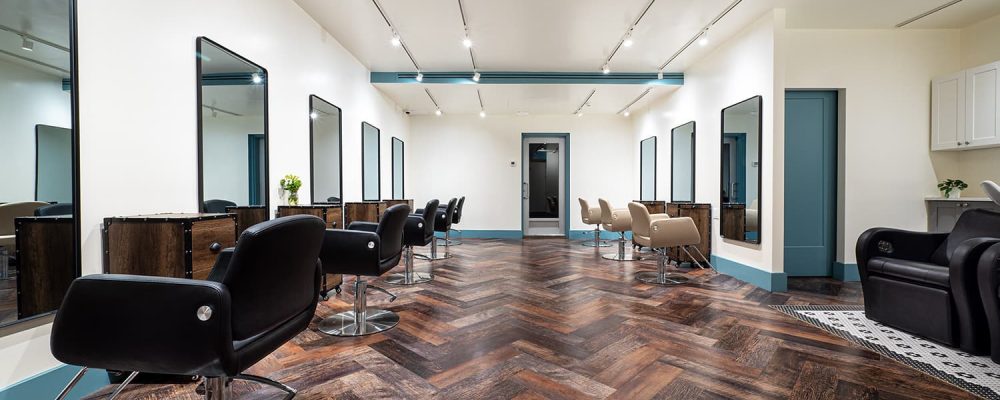 Interior room of Salon Le Ciel with many chairs